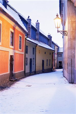 simsearch:841-03056845,k - Snow covered 16th century cottages on Golden Lane (Zlata ulicka) in winter twilight, Hradcany, Prague, Czech Republic, Europe Fotografie stock - Rights-Managed, Codice: 841-03056920