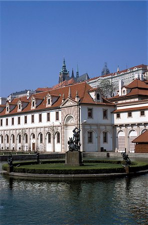 simsearch:841-03029806,k - Le jardin de Valdstejn et palais, avec le château de Prague qui précède, Mala Strana, Prague, République tchèque, Europe Photographie de stock - Rights-Managed, Code: 841-03056932