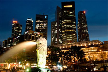 Merlion fontaine avec la statue de moitié lion et poisson, qui est devenu un symbole de Singapour, avec des bâtiments de la ville au-delà de Singapour, l'Asie du sud-est, Asie Photographie de stock - Rights-Managed, Code: 841-03056964