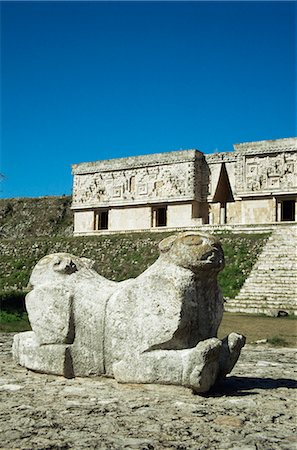 Trône de la Jaguar et le palais du gouverneur à Uxmal, UNESCO World Heritage Site, Yucatan, au Mexique, en Amérique du Nord Photographie de stock - Rights-Managed, Code: 841-03056978