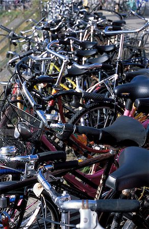 simsearch:841-02925168,k - Close-up of a line of parked bicycles, Amsterdam, The Netherlands (Holland), Europe Foto de stock - Con derechos protegidos, Código: 841-03056996