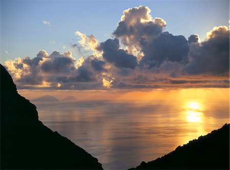 simsearch:841-03057080,k - Coucher de soleil, île de Stromboli, Iles Eolie (Iles Eoliennes), l'UNESCO World Heritage Site (Italie), Méditerranée, Europe Photographie de stock - Rights-Managed, Code: 841-03057241