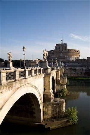 simsearch:841-02720189,k - S. Angelo Bridge leading to S. Angelo Castle (Castello San'Angelo), former tomb of the Emperor Hadrian, Rome, Lazio, Italy, Europe Fotografie stock - Rights-Managed, Codice: 841-03057447