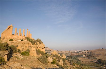 simsearch:841-02899511,k - Temple of Juno, Valley of the Temples, Agrigento, UNESCO World Heritage Site, Sicily, Italy, Europe Foto de stock - Con derechos protegidos, Código: 841-03057463