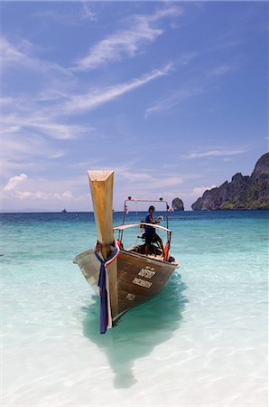 Plage de Yong Kasem, surnommée Monkey Beach, île de Phi Phi Don, Thaïlande, Asie du sud-est, Asie Photographie de stock - Rights-Managed, Code: 841-03057640