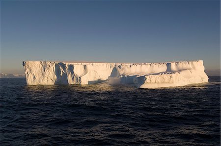 simsearch:841-03057776,k - Iceberg on Bransfield Strait, Antarctic Peninsula, Antarctica, Polar Regions Stock Photo - Rights-Managed, Code: 841-03057760