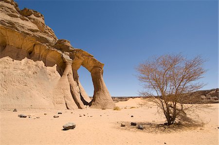 Tin Ghalega rock formation, Red Rhino Arch, Wadi Teshuinat, Akakus, Sahara desert, Fezzan, Libya, North Africa, Africa Stock Photo - Rights-Managed, Code: 841-03058523