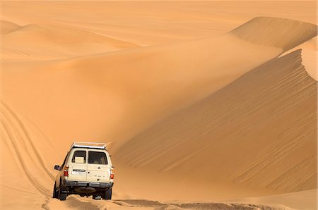 SUV on sand dunes, Erg Awbari, Sahara desert, Fezzan, Libya, North Africa, Africa Stock Photo - Rights-Managed, Code: 841-03058562