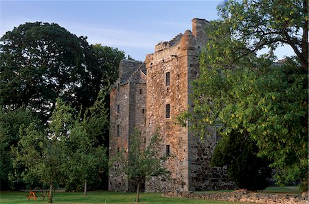perth and kinross - Elcho Castle, fortified mansion of 16th century date, near Perth, Perth and Kinross, Scotland, United Kingdom, Europe Foto de stock - Direito Controlado, Número: 841-03064031