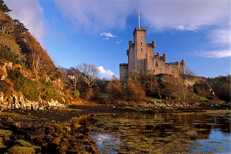 Dunvegan Castle, seat of the MacLeods of Skye since the 13th century, restored 1840, Isle of Skye, Inner Hebrides, Highland region, Scotland, United Kingdom, Europe Foto de stock - Con derechos protegidos, Código: 841-03064041