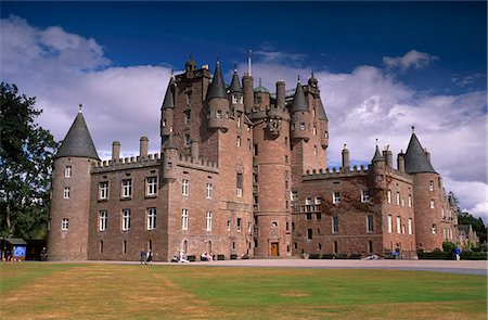 Glamis Castle, childhood home of the late Queen Elizabeth the Queen Mother, Glamis, Angus, Scotland, United Kingdom, Europe Foto de stock - Con derechos protegidos, Código: 841-03064094