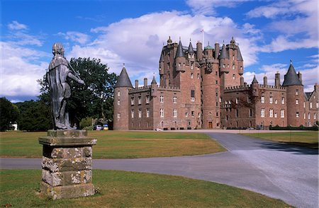 Glamis Castle, childhood home of the late Queen Elizabeth the Queen Mother, Glamis, Angus, Scotland, United Kingdom, Europe Foto de stock - Con derechos protegidos, Código: 841-03064092