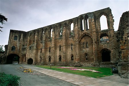 fife - South wall of refectory and gatehouse, Dunfermline Abbey and Palace, Fife, Scotland, United Kingdom, Europe Foto de stock - Con derechos protegidos, Código: 841-03064129