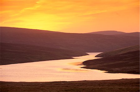 simsearch:841-03064736,k - Loch de la falaise au coucher du soleil, Unst, îles Shetland, Ecosse, Royaume-Uni, Europe Photographie de stock - Rights-Managed, Code: 841-03064351