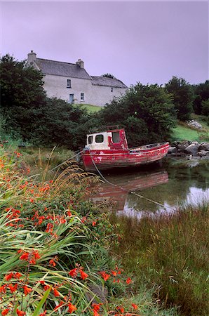 simsearch:841-06806655,k - Red boat and house, Ballycrovane, Beara peninsula, County Cork, Munster, Republic of Ireland, Europe Stock Photo - Rights-Managed, Code: 841-03064435