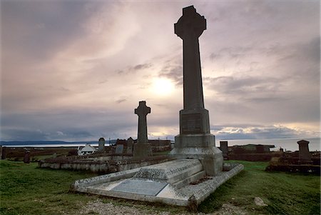 Monument à Flora MacDonald la jeune héroïne qui a aidé à Bonnie Prince Charlie échapper à l'anglais en 1746, cimetière de Kilmuir, Trotternish, Isle of Skye, Hébrides intérieures en Écosse, Royaume-Uni, Europe Photographie de stock - Rights-Managed, Code: 841-03064678