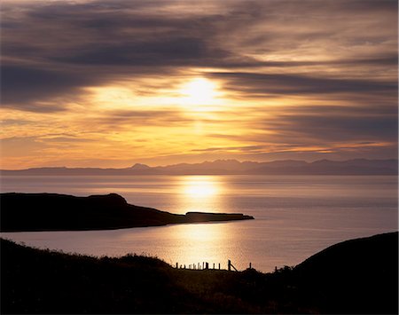 simsearch:841-02943892,k - Coucher de soleil sur la péninsule de Sleat et Loch Eishort, près de Ord, avec Cuillin Hills dans la distance, Isle of Skye, Hébrides intérieures en Écosse, Royaume-Uni, Europe Photographie de stock - Rights-Managed, Code: 841-03064707