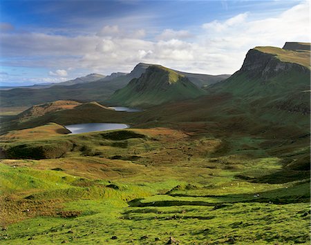 simsearch:841-03064634,k - Pistes du Quiraing, une merveille géologique, ses caractéristiques résultant de glissements de terrain des laves basaltiques sur des roches sédimentaires plus douces en dessous, côte nord-est de Trotternish péninsule, Isle of Skye, Hébrides intérieures en Écosse, Royaume-Uni, Europe Photographie de stock - Rights-Managed, Code: 841-03064715