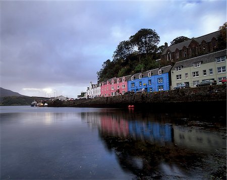 portree harbour - Portree harbour and painted houses, Portree, Isle of Skye, Inner Hebrides, Scotland, United Kingdom, Europe Foto de stock - Con derechos protegidos, Código: 841-03064721