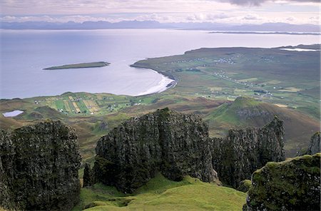 simsearch:841-03064693,k - The Quiraing escarpment overlooking Staffin Bay and Sound of Raasay, distinctive features resulting from landslips of basalt lavas upon softer sedimentary rocks beneath, Trotternish Peninsula, Isle of Skye, Inner Hebrides, Scotland, United Kingdom, Europe Fotografie stock - Rights-Managed, Codice: 841-03064737