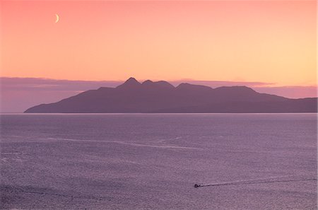 simsearch:841-03064736,k - Bateau de pêche revenant à Elgol, île de rhum dans le lointain, au coucher du soleil, île de Skye, Hébrides intérieures en Écosse, Royaume-Uni, Europe Photographie de stock - Rights-Managed, Code: 841-03064745