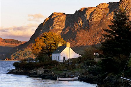 Cottage and hills at sunset, Plockton, Highland region, Scotland, United Kingdom, Europe Foto de stock - Con derechos protegidos, Código: 841-03064780