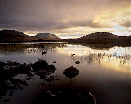 simsearch:841-03064736,k - Loch Ba au coucher du soleil, Rannoch Moor, région des Highlands, Ecosse, Royaume-Uni, Europe Photographie de stock - Rights-Managed, Code: 841-03064825