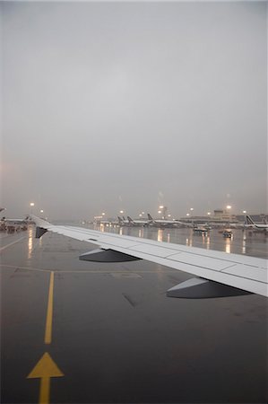 plane rain - Malpensa Airport, Milan, Lombardy, Italy, Europe Stock Photo - Rights-Managed, Code: 841-03064965