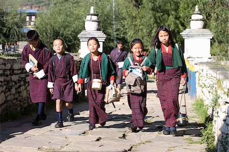 Bhutanese children going to school, Paro, Bhutan, Asia Foto de stock - Con derechos protegidos, Código: 841-03065002