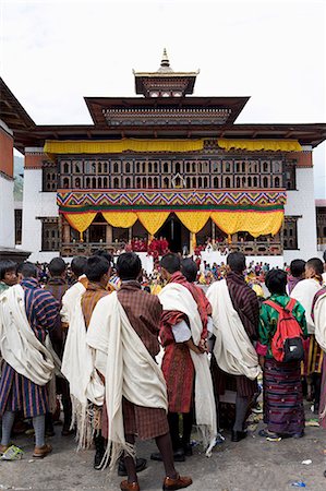 simsearch:841-02991416,k - Bhutanese men in traditional dress, Buddhist festival (Tsechu), Trashi Chhoe Dzong, Thimphu, Bhutan, Asia Fotografie stock - Rights-Managed, Codice: 841-03065080
