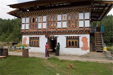 simsearch:841-03065128,k - Symboles de phallus sur maison pour éloigner les mauvais esprits, la vallée de Bumthang, Bhoutan, Asie Photographie de stock - Rights-Managed, Code: 841-03065116