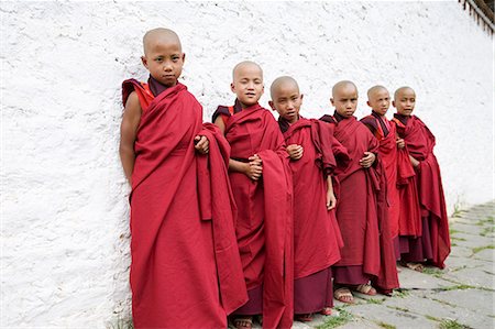 Young Buddhist monks, Karchu Dratsang Monastery, Bumthang, Bhutan, Asia Foto de stock - Con derechos protegidos, Código: 841-03065134