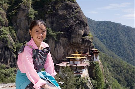 paro - Bhutanese woman, Taktshang Goemba (Tiger's Nest) Monastery, Paro, Bhutan, Asia Foto de stock - Con derechos protegidos, Código: 841-03065177