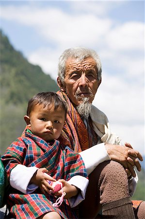 simsearch:841-03062306,k - Vieil homme et petit garçon au festival bouddhiste (Tsechu), vallée de Haa, Bhoutan, Asie Photographie de stock - Rights-Managed, Code: 841-03065193