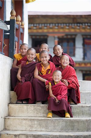 Group of young Buddhist monks, Karchu Dratsang Monastery, Jankar, Bumthang, Bhutan, Asia Foto de stock - Con derechos protegidos, Código: 841-03065244