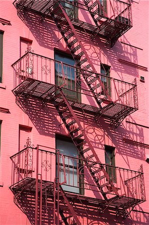 simsearch:841-03066335,k - Pink Apartment Building in Soho District, Downtown Manhattan, New York City, New York, United States of America, North America Fotografie stock - Rights-Managed, Codice: 841-03065622