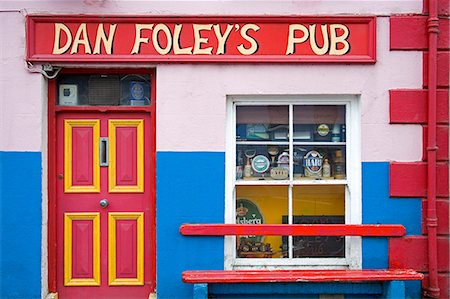 simsearch:841-03064461,k - Dan Foley's Pub, Annascaul Village, Dingle Peninsula, County Kerry, Munster, Republic of Ireland, Europe Fotografie stock - Rights-Managed, Codice: 841-03065724