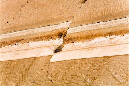 Earthquake fault line in roadcut, Interstate 40, Kingman, Arizona, United States of America, North America Stock Photo - Rights-Managed, Code: 841-03065827