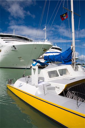 st john's - Catamaran and cruise ships, Heritage Quay, St. Johns, Antigua Island, Antigua and Barbuda, Leeward Islands, Lesser Antilles, West Indies, Caribbean, Central America Foto de stock - Con derechos protegidos, Código: 841-03065991