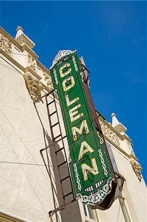 simsearch:841-03066355,k - Coleman Theatre, Historic Route 66 Roadside Attraction, City of Miami, Oklahoma, United States of America, North America Foto de stock - Con derechos protegidos, Código: 841-03066262