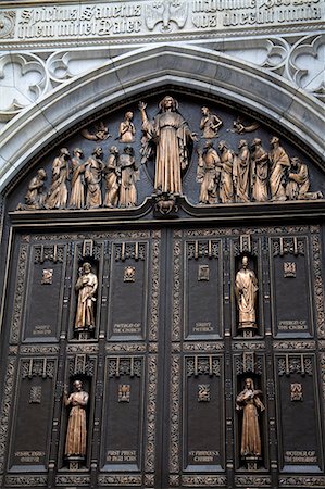 simsearch:841-02924821,k - Detail of door, St. Patrick's Cathedral, Midtown Manhattan, New York City, New York, United States of America, North America Foto de stock - Direito Controlado, Número: 841-03066322