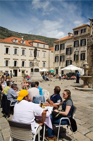 simsearch:841-03054853,k - Repas en place Gundulic, Dubrovnik, Dalmatie, Croatie, Europe en plein air Photographie de stock - Rights-Managed, Code: 841-03066457