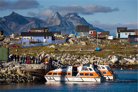 Cruise ship tenders at pier, Port of Nanortalik, Island of Qoornoq, Province of Kitaa, Southern Greenland, Kingdom of Denmark, Polar Regions Foto de stock - Con derechos protegidos, Código: 841-03066582