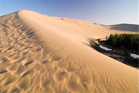 provincia de gansu - Sand dunes and oasis, desert, Dunhuang, Gansu, China, Asia Foto de stock - Con derechos protegidos, Código: 841-03066836