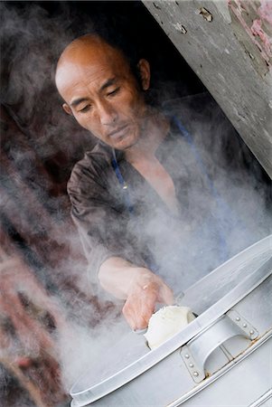 simsearch:841-03058080,k - Man making Baozi (dumplings), Dali old town, Dali, Yunnan, China, Asia Foto de stock - Direito Controlado, Número: 841-03066844