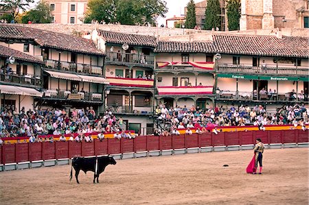 La place principale du village utilisé comme la Plaza de Toros, les taureaux sont jeunes (novillos), Chinchon, Comunidad de Madrid, Espagne, Europe Photographie de stock - Rights-Managed, Code: 841-03066919