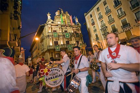 fiesta de san fermin - Clubs parade, San Fermin festival, Pamplona, Navarra, Euskadi, Spain, Europe Foto de stock - Direito Controlado, Número: 841-03066974