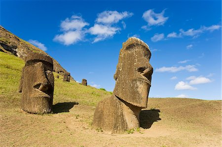 Monolithiques pierres Moai statues géantes à Rano Raraku, Rapa Nui (île de Pâques), patrimoine mondial de l'UNESCO, Chili, Amérique du Sud Photographie de stock - Rights-Managed, Code: 841-03067114