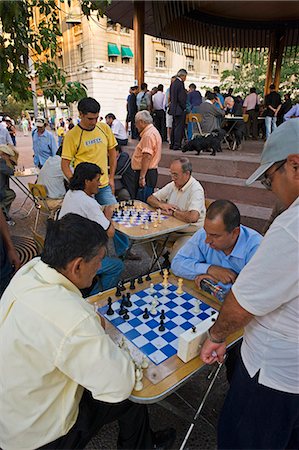 simsearch:841-02705001,k - Men playing chess in Plaza de Armas, Santiago, Chile, South America Foto de stock - Con derechos protegidos, Código: 841-03067111