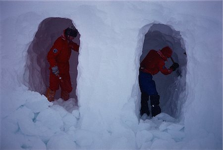 simsearch:841-02945950,k - Digging a snow shelter, Arctic, Norway, Scandinavia, Europe Stock Photo - Rights-Managed, Code: 841-03067254